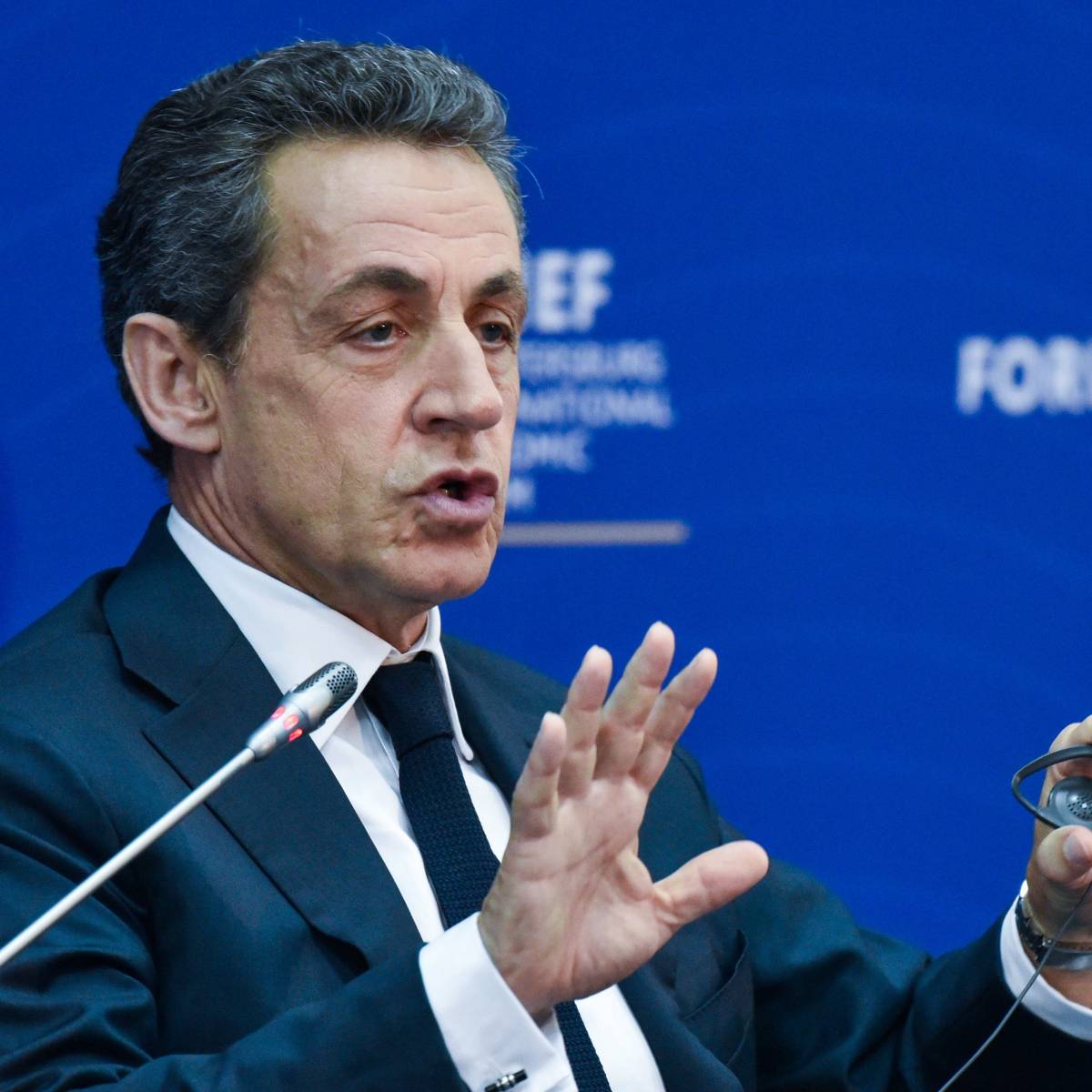 Саркози взят под стражу для дачи показаний