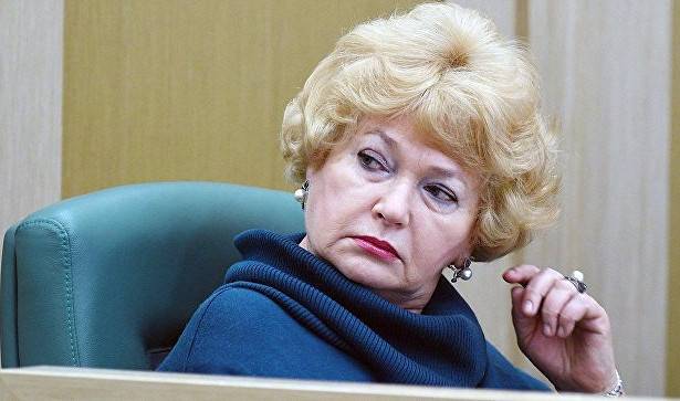 Сенатор Нарусова хочет запретить Сталина. Может, лучше запретить ее? Сенатор Нарусова хочет запретить Сталина. Может, лучше запретить ее?