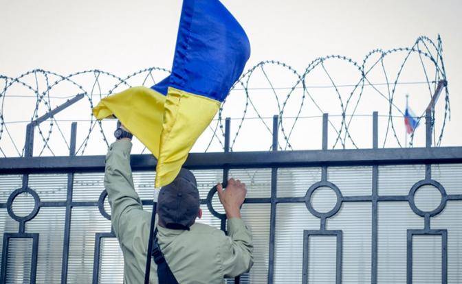 Украинский столб позора: Проси, гнида, прощения у нэньки