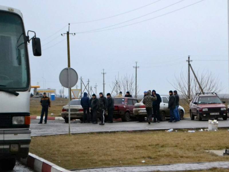 Разошлись не на шутку: украинские таксисты бушуют вблизи российского Крыма