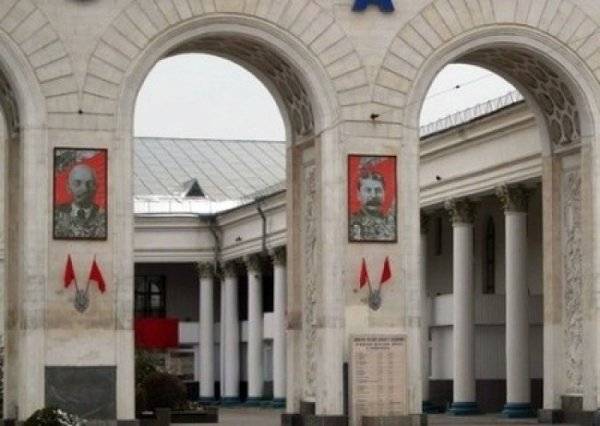 Бандерлоги негодуют: Иосиф Сталин снова в Симферополе Бандерлоги негодуют: Иосиф Сталин снова в Симферополе