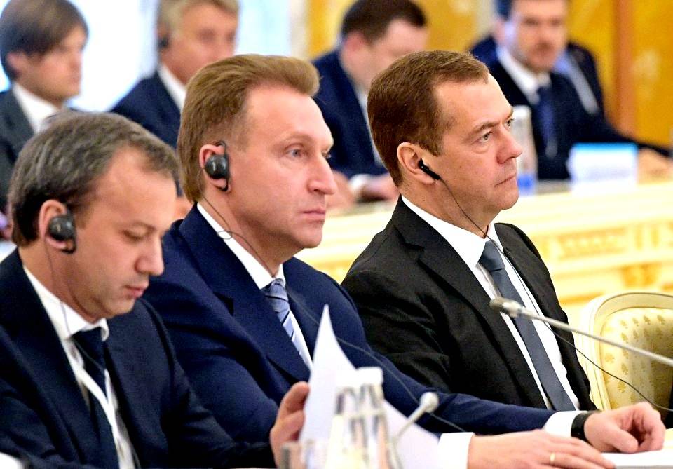 Медведев, Шувалов, Дворкович: уходящие натуры правительства