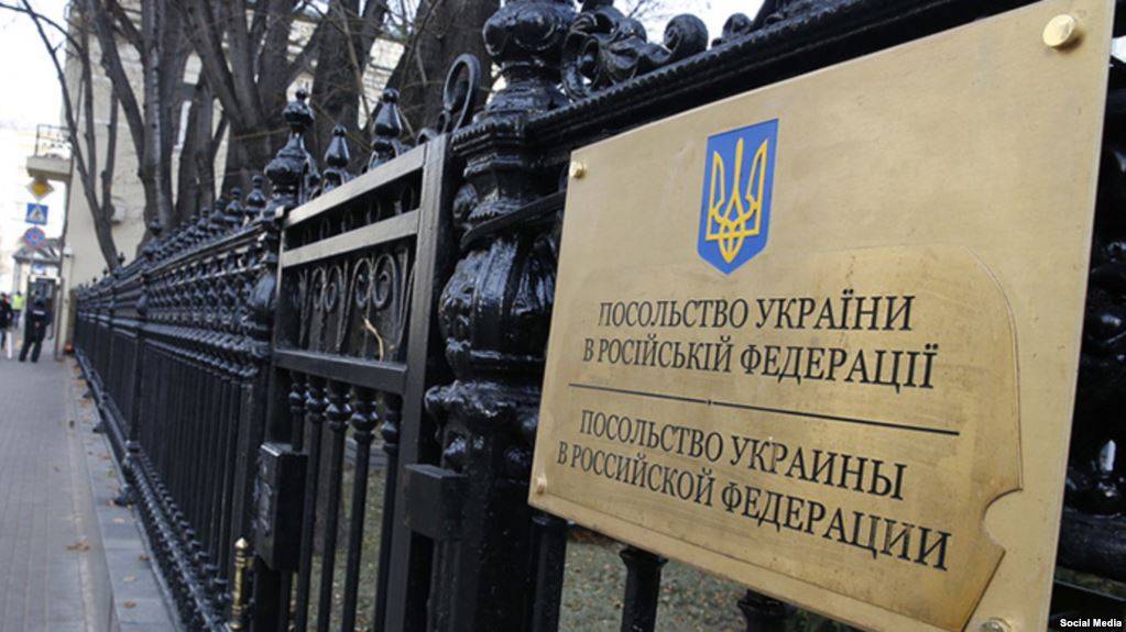 Высланные украинские дипломаты могут лишиться работы