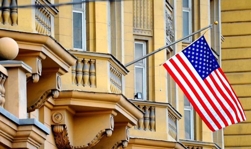 США захотели обратно российских дипломатов
