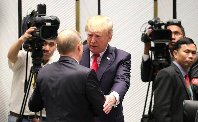 Зачем Трамп пытается запугать Путина перед встречей