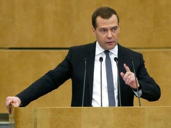 Слова Медведева о стабильности пугают больше, чем санкции