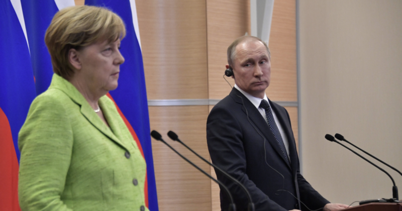 Меркель пошла на шантаж Кремля: газовый вопрос объявлен политическим