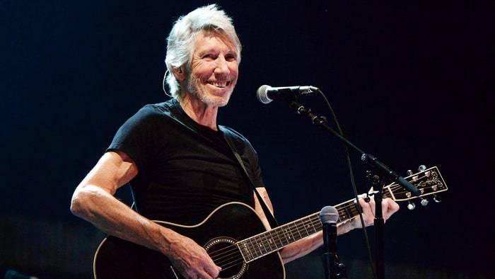 Лидер Pink Floyd прямо во время концерта поддержал Сирию и осудил фейки