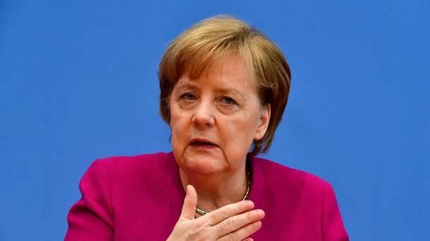Меркель остерегает Макрона от США