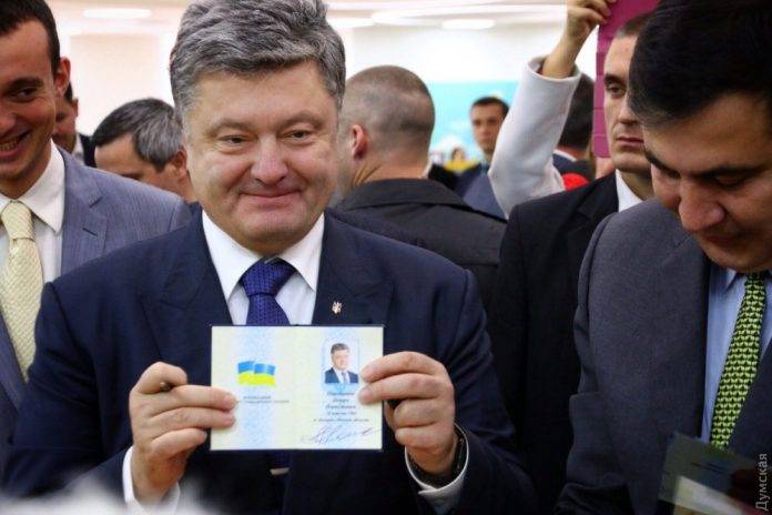 «Есть, чем гордиться»: Порошенко о возросшей ценности украинского паспорта