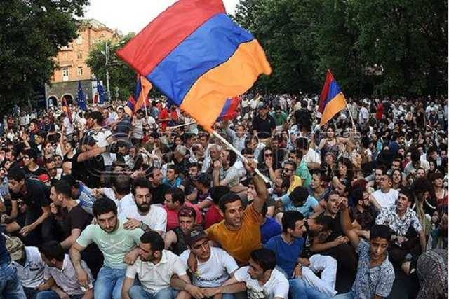 Революция в Армении: реакции власти РФ, оппозиции и Запада