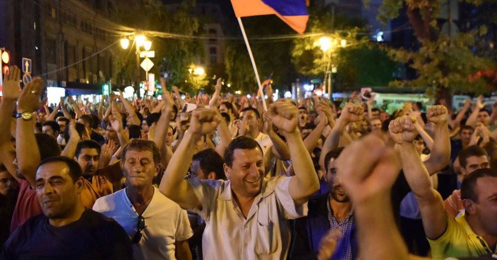 Какие уроки из кризиса власти в Армении может извлечь Россия