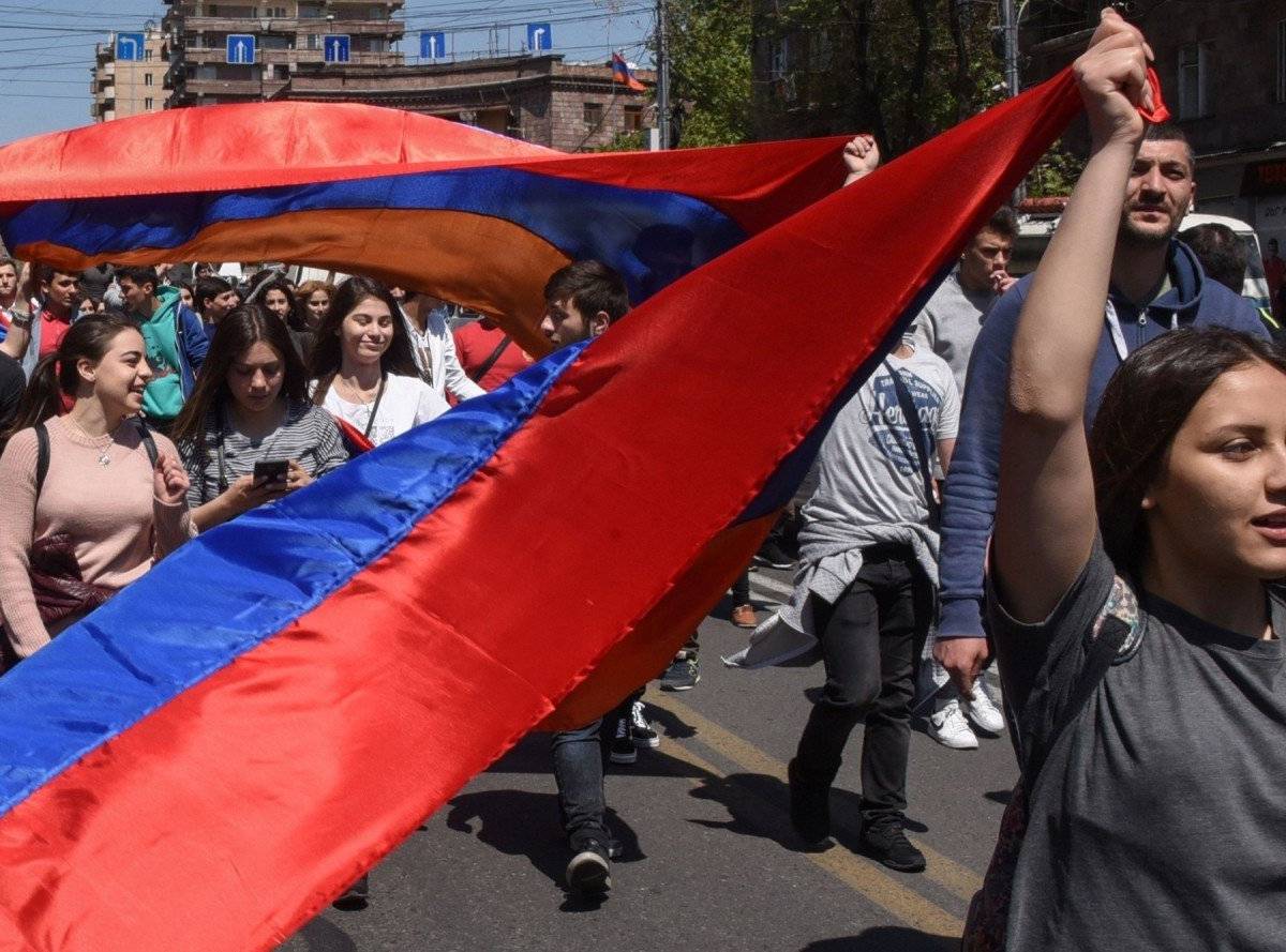 «Силы извне» в Армении: Нагорный Карабах ждут осложнения