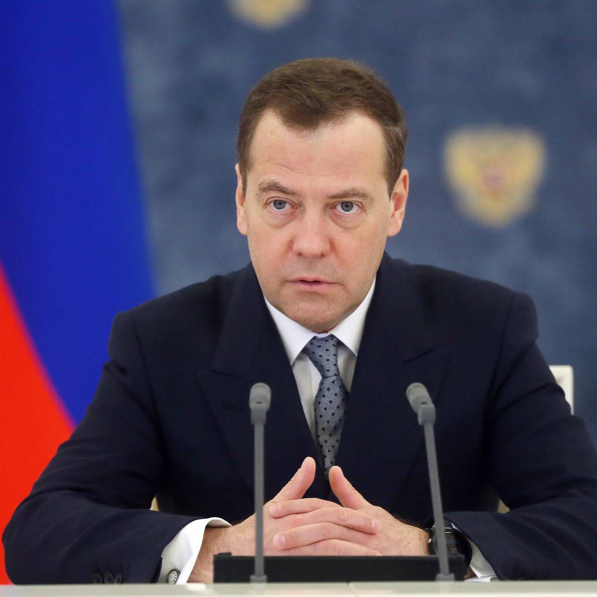 Медведев позвал Обаму посмотреть на "порванную в клочья" экономику России‍