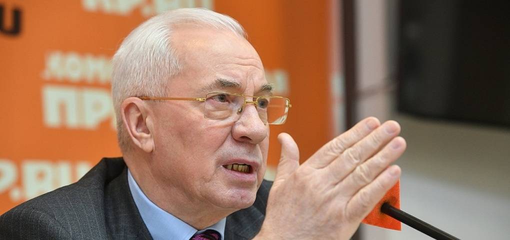 Азаров – украинцы, хватит верить Порошенко и Гройсману