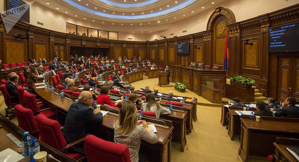 Депутаты бойкотировали работу парламента Армении