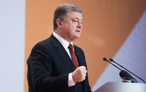 Порошенко зеркалит политику США: анонсированы новые антироссийские санкции Порошенко зеркалит политику США: анонсированы новые антироссийские санкции