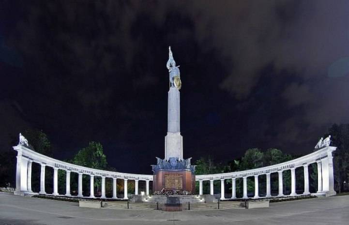 Русские туристы спасли от осквернения памятник советскому Солдату в Австрии