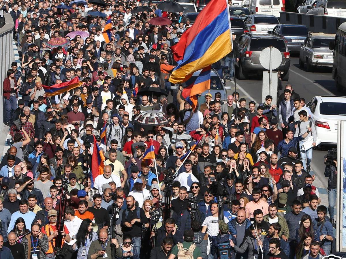 На зависть россиянам: почему в Армении смогли сменить власть?