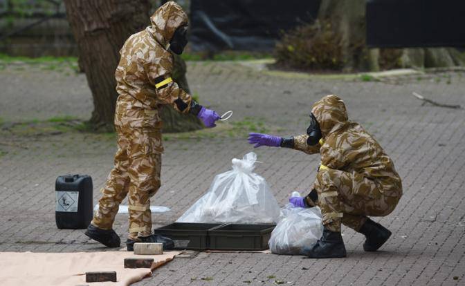 Если Скрипаля отравила Москва, то почему следы заметает Запад Если Скрипаля отравила Москва, то почему следы заметает Запад
