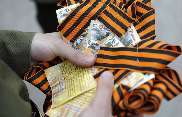 На Украину не пустили двух россиян из-за георгиевских ленточек На Украину не пустили двух россиян из-за георгиевских ленточек