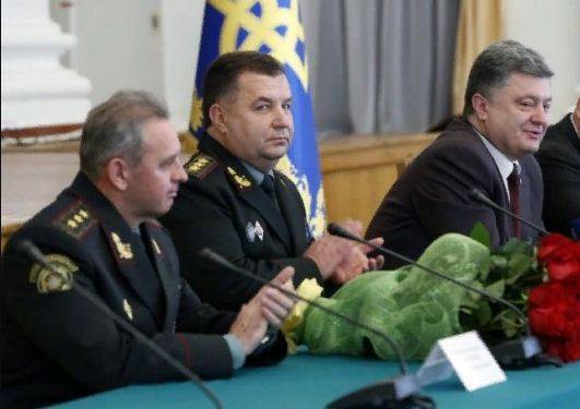 В Киеве требуют от Порошенко отправить в отставку Муженко и Полторака В Киеве требуют от Порошенко отправить в отставку Муженко и Полторака