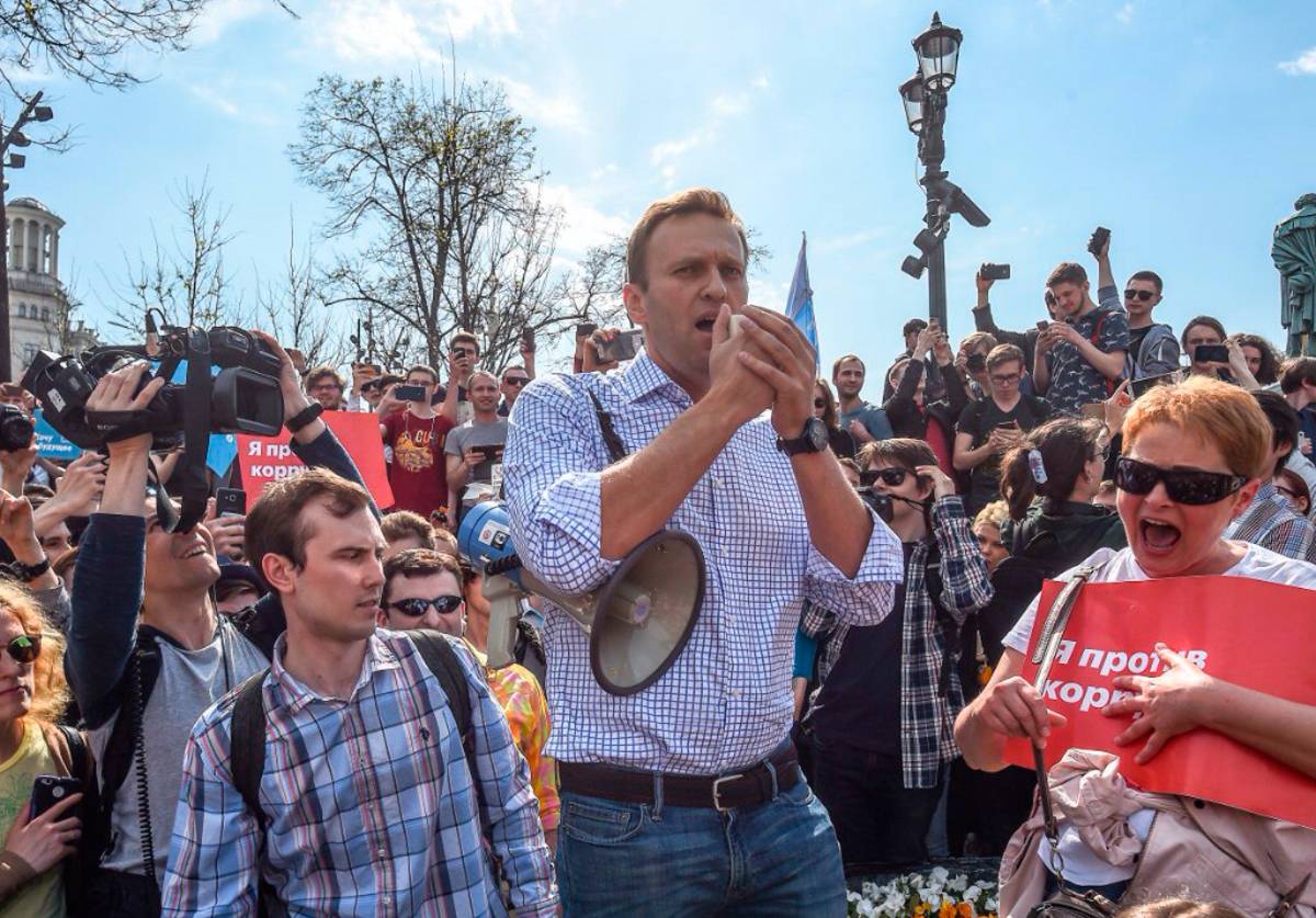 Почему Навальный хочет «как в Армении» и не хочет «как на Украине»