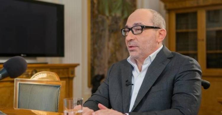 Кернес потребовал взять монументы в Харькове под особый контроль Кернес потребовал взять монументы в Харькове под особый контроль