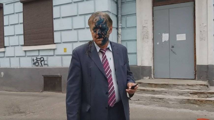 В Киеве дипломата из России Воробьева облили помоями: воняет русским миром В Киеве дипломата из России Воробьева облили помоями: воняет русским миром