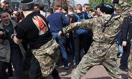 Монополия на плеть. Казацкий скандал на митинге в Москве не хочет гаснуть Монополия на плеть. Казацкий скандал на митинге в Москве не хочет гаснуть