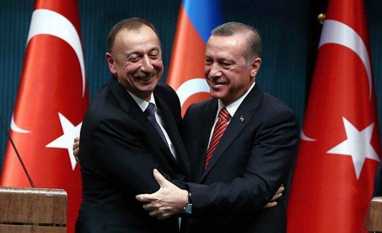 Азербайджан и Турция «вонзают нож» в спину России?