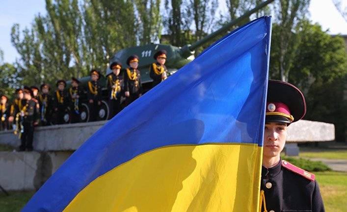 Украинские СМИ: От распада Украину сейчас спасает только США Украинские СМИ: От распада Украину сейчас спасает только США
