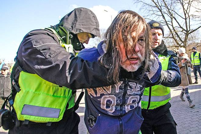 Свобода собраний для полиции Латвии – пустой звук, если речь о русских Свобода собраний для полиции Латвии – пустой звук, если речь о русских