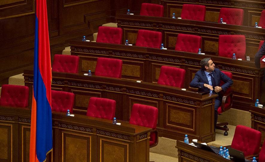 Новая метла – по-новому? В Армении завершено формирование правительства Новая метла – по-новому? В Армении завершено формирование правительства