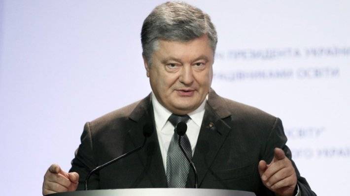 Порошенко меняет Конституцию: Киев хочет изменить статус Крыма Порошенко меняет Конституцию: Киев хочет изменить статус Крыма