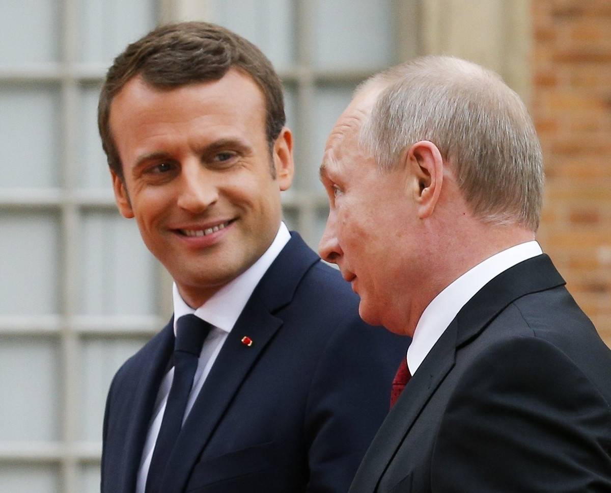 Макрон рассыпался в комплиментах: Париж понимает, что без России никак