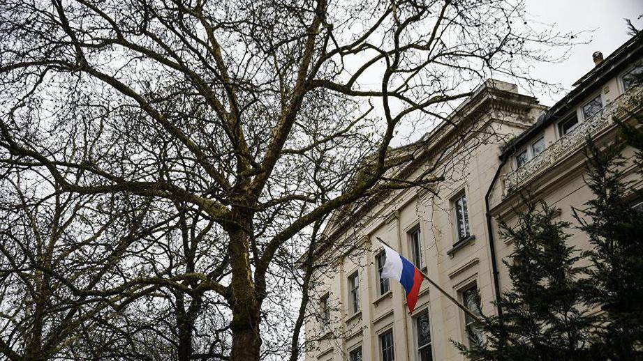 Посольство РФ обратилось к Daily Mirror: Невежество или сознательная ложь?