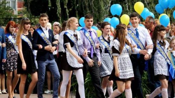 Выпускной в Днепре без вышиванок: Не хотим выглядеть как быдлота Порошенко Выпускной в Днепре без вышиванок: Не хотим выглядеть как быдлота Порошенко