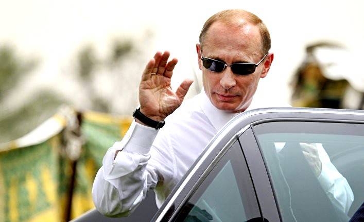 Путин диктует свои правила игры жалкой Европе