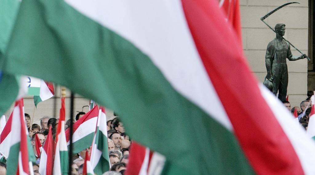 Венгрию заставляют мириться с украинским национализмом