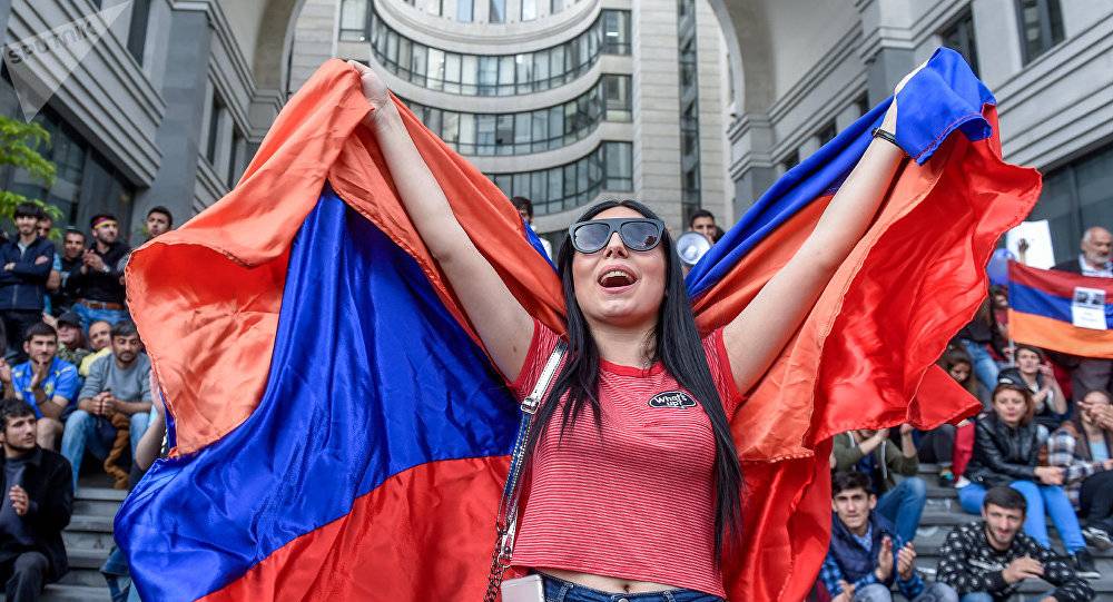 Концепция мультидоменной войны: уроки «бархатной» революции в Армении