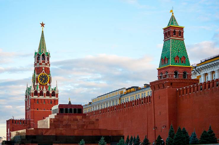 Обвал рейтингов власти усугубил политический кризис в России Обвал рейтингов власти усугубил политический кризис в России