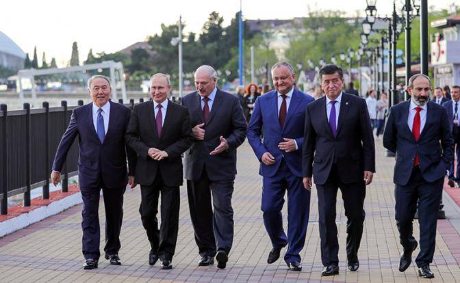 Назарбаев и Путин усиливают давление на восточном фланге