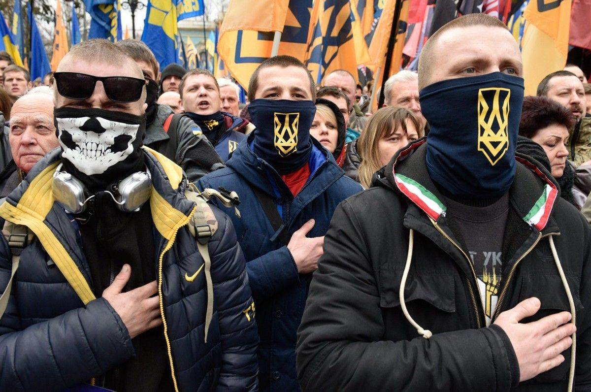 Киевский режим накачивает популярность неонацистов