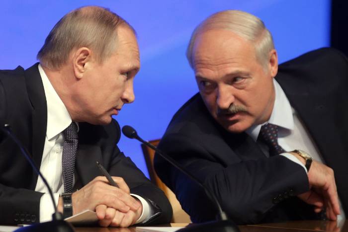 Почему Путин предпочел Лукашенко футболу