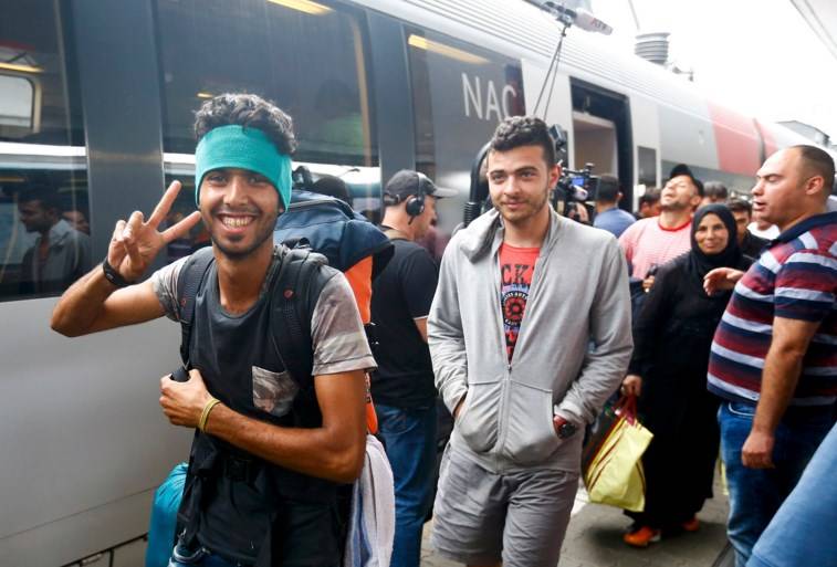 Мигранты дробят Запад — теперь уже официально