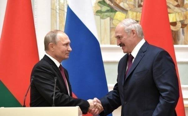 Лукашенко просит Путина принять Беларусь в состав РФ?