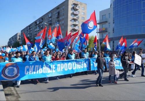 Профсоюзы перехватывают пенсионные митинги у Навального Профсоюзы перехватывают пенсионные митинги у Навального