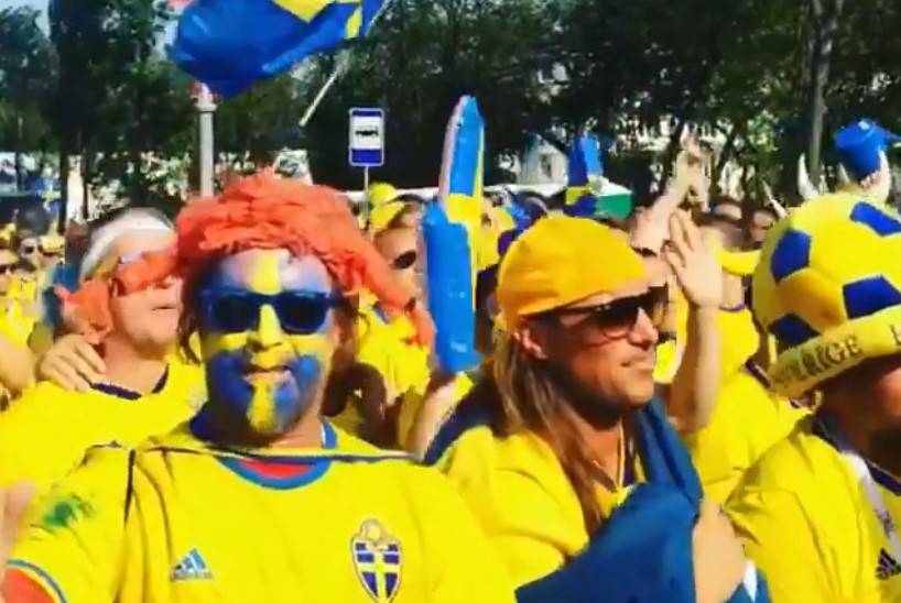 Шведские болельщики устроили шествие благодарности России