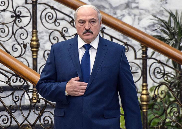 Батьковорот: Александр Лукашенко пугает белорусов войной с Россией